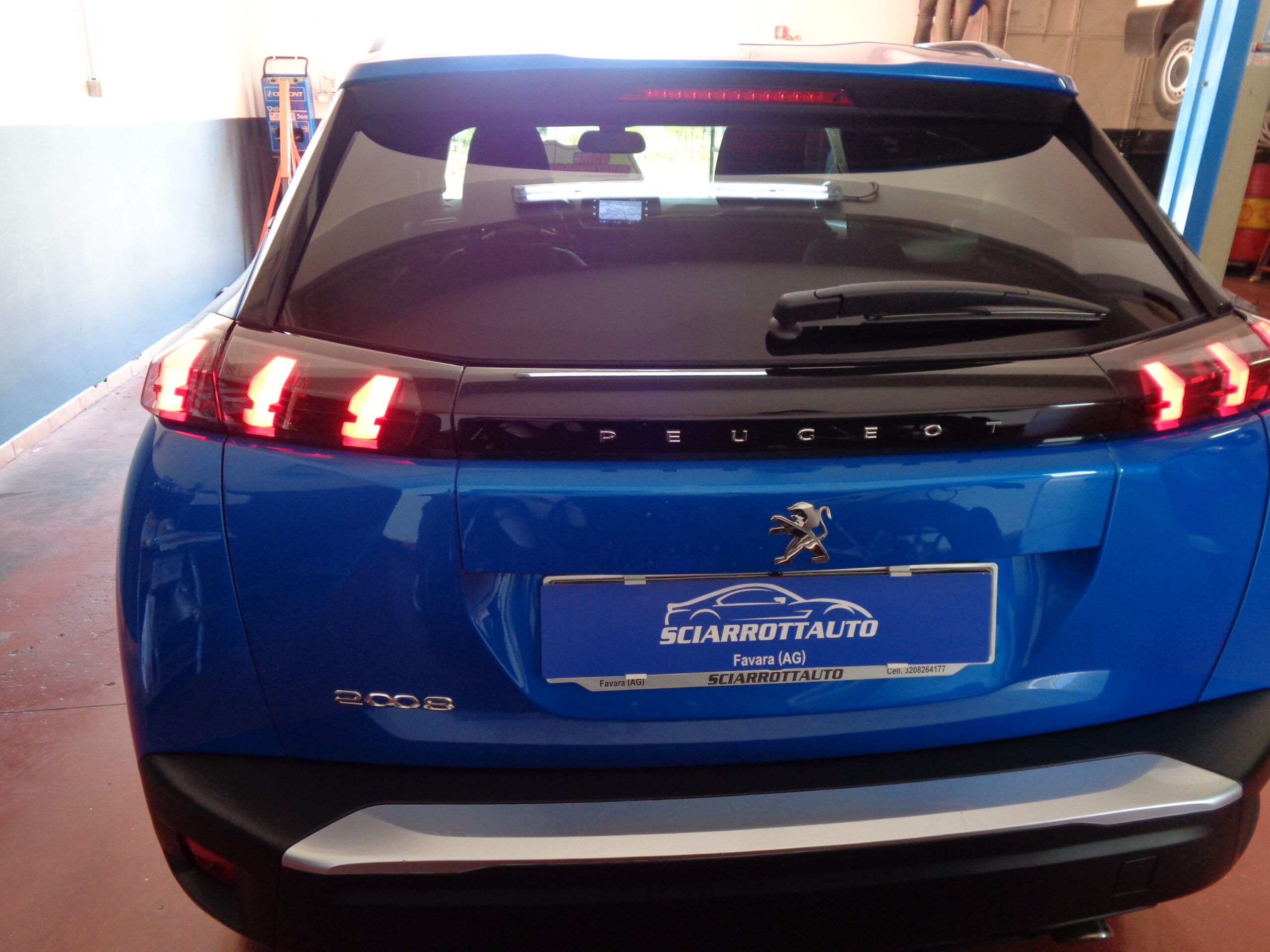 PEUGEOT 2008 BLUEHDi 130 S&S EAT8 ALLURE