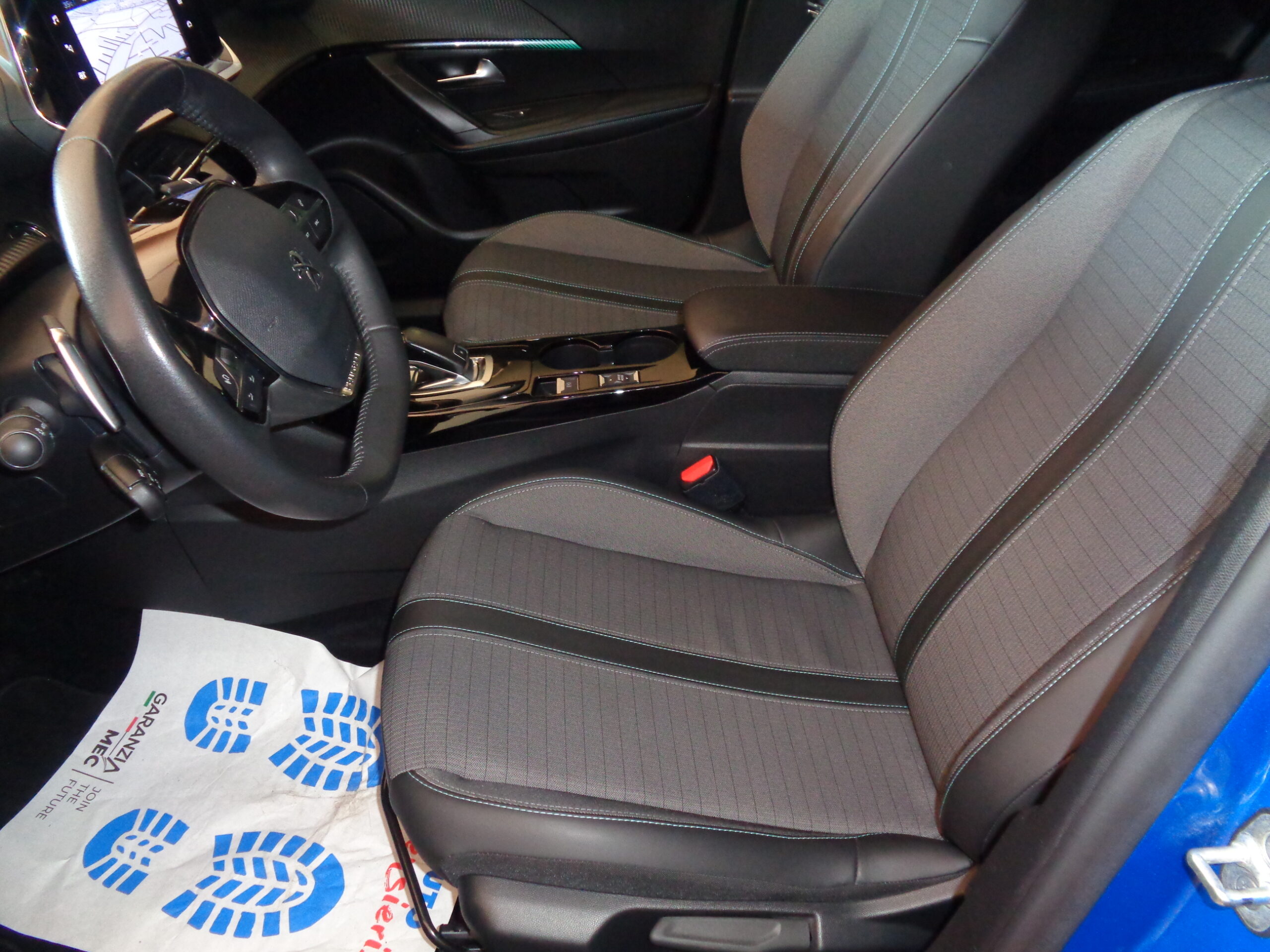 PEUGEOT 2008 BLUEHDi 130 S&S EAT8 ALLURE