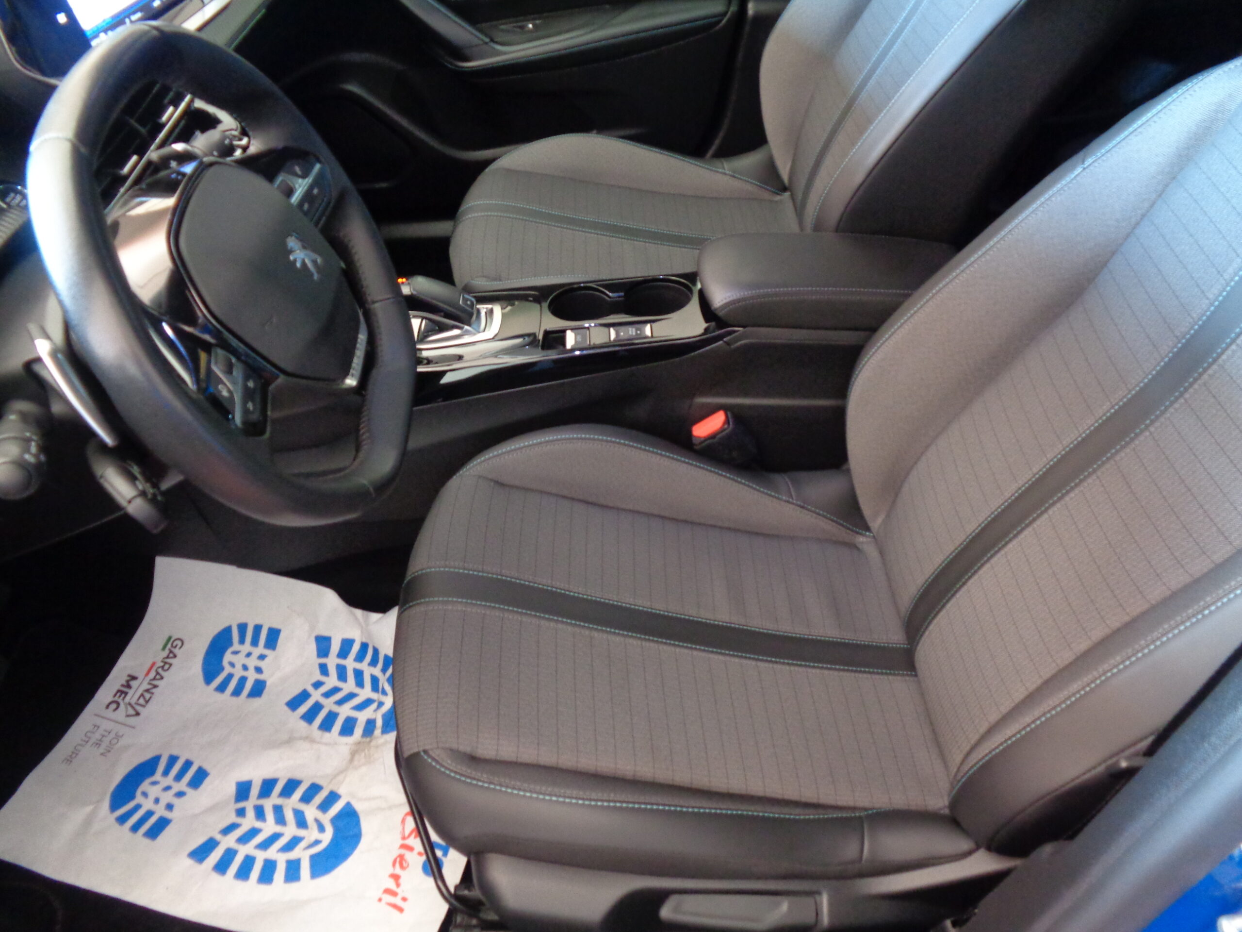 PEUGEOT 2008 BLUEHDi 130 S&S EAT8 ALLURE