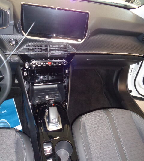 Peugeot 2008 BlueHDi 130 S&S EAT8 Allure