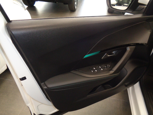 Peugeot 2008 BlueHDi 130 S&S EAT8 Allure