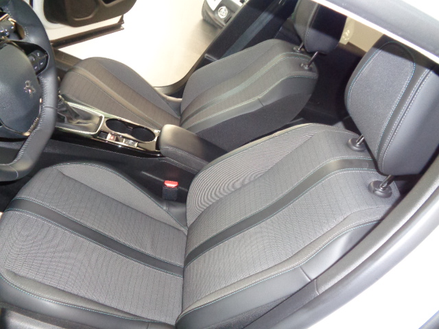 Peugeot 2008 BlueHDi 110 S&S Allure Pack