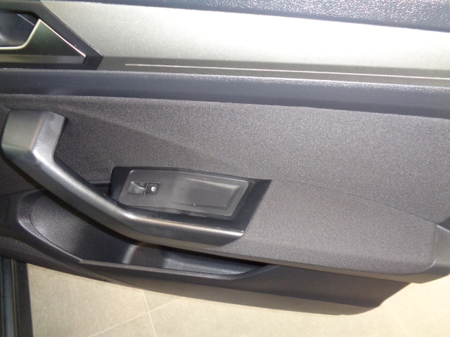 VOLKSWAGEN T-ROC 1.6 TDI