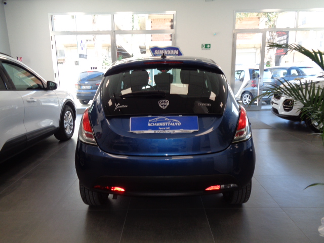Lancia Ypsilon 1.0 FireFly 5 porte S&S Hybrid Gold