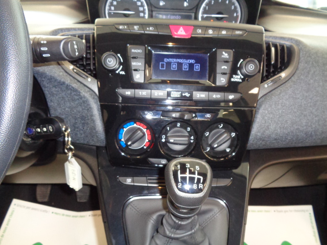 Lancia Ypsilon 1.0 FireFly 5 porte S&S Hybrid Gold